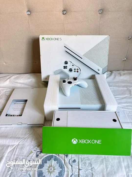 WARRANTY Xbox One S 1TB - Mint Condition Scratchless