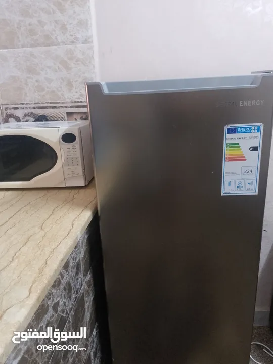 فريزر بحاله ممتازه وبسعر مغري  100دينار