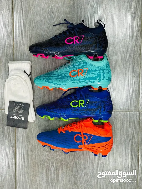 حذاء رياضي cr7 crampons Nv model اللون الاسود والازرق غير متوفر