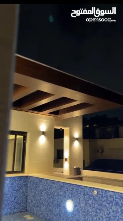 طابق ارضي 250 م +160 حديقه و ترس عبدون بقرب سفاره اوكرانيا و تاج مول تشطيبات فندقي فخمه حديثه