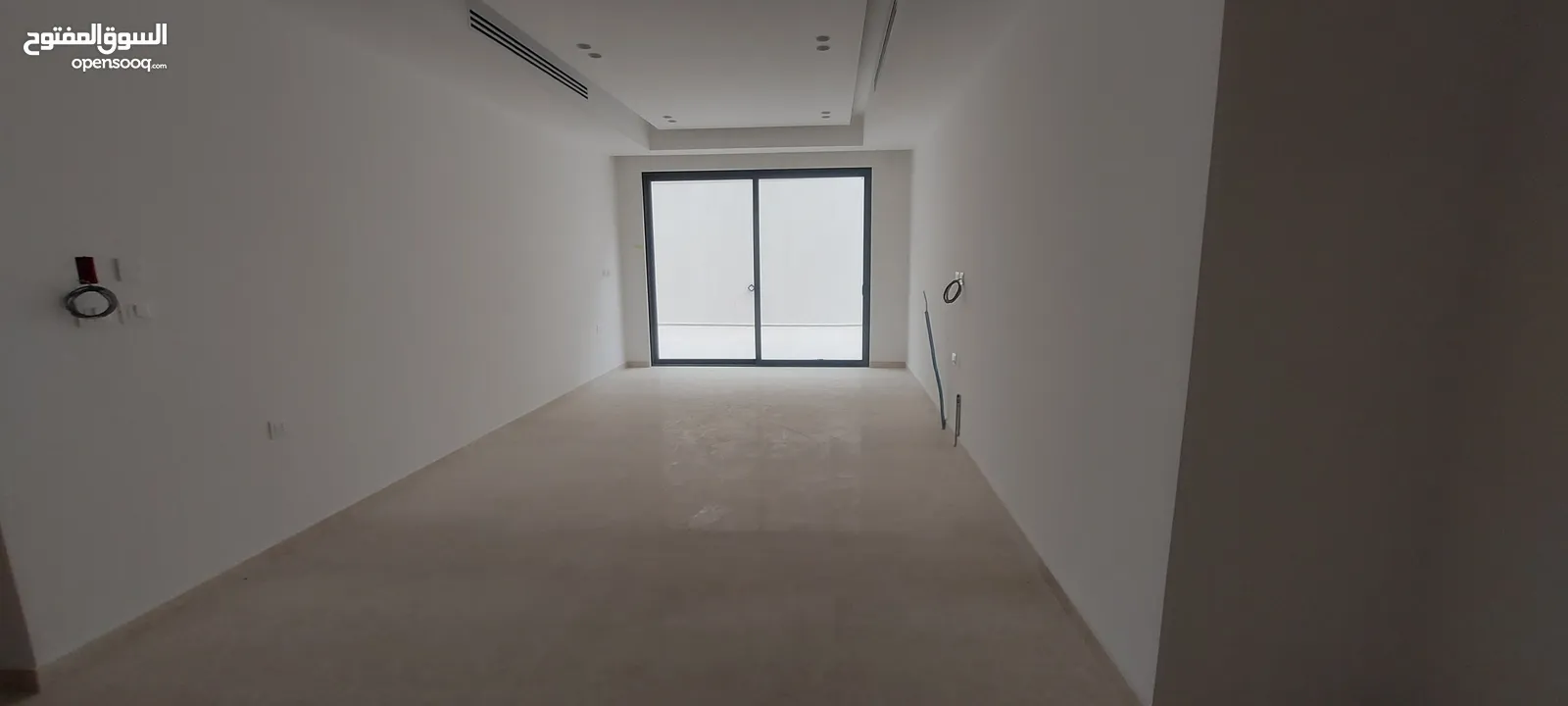 شقة طابق شبه ارضي للبيع في عبدون 235 متر مع ساحة خارجية كبيرة