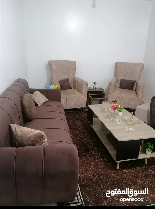 طقم كنب مع طقم طاولات مودرن