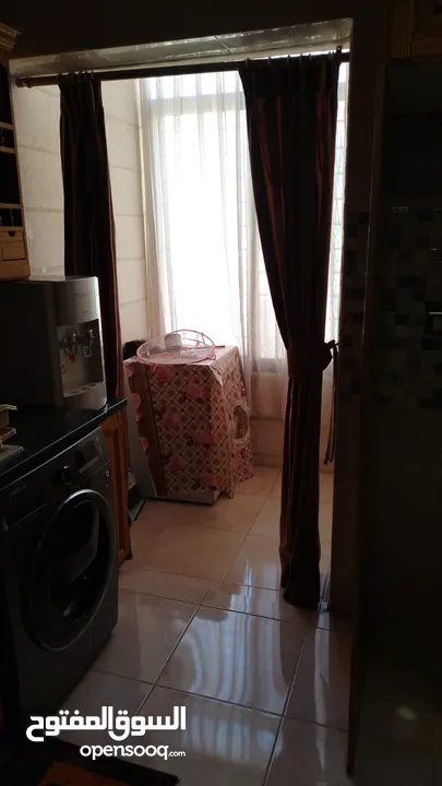 شقه موقع ممتاز للإيجار السنوي بوسط عمان