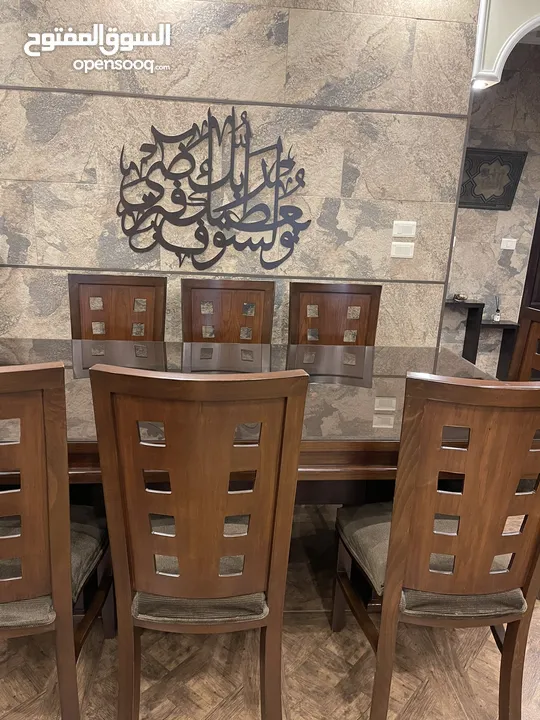 طاولة سفرة مكونة من 8 كراسي
