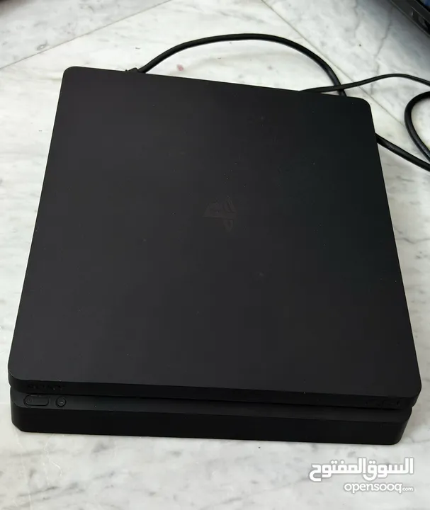 Ps4 slim  نسخه امارتية للبيع