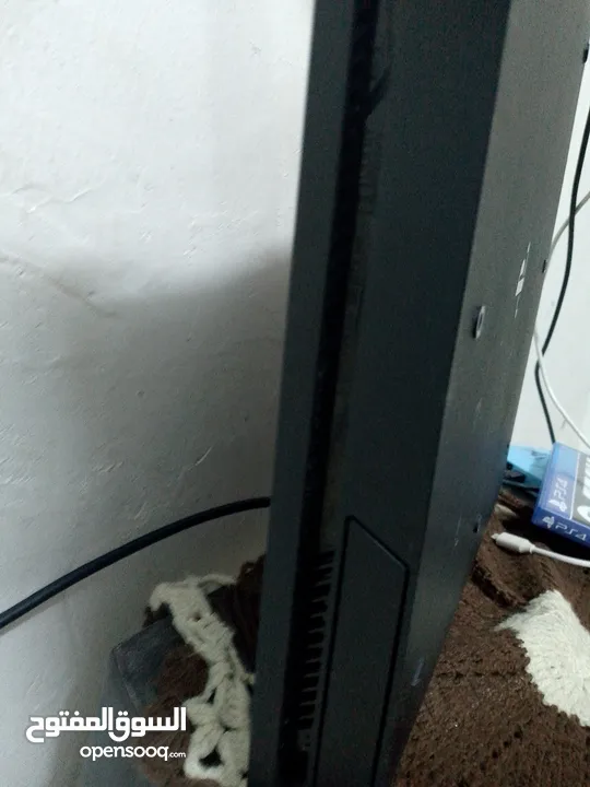 ...................... PS4 سليم 500GB + يد أصلية + يد.كوبي.- شبه جديد