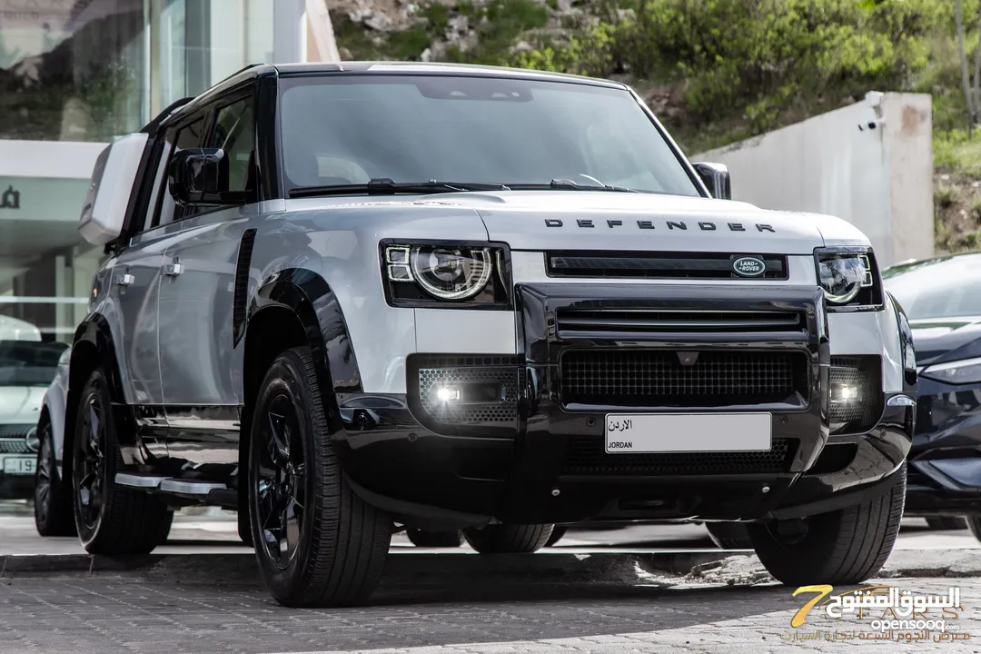 Land Rover Defender 2024 Hse  Black Edition Plug in hybrid   السيارة وارد و كفالة الشركة