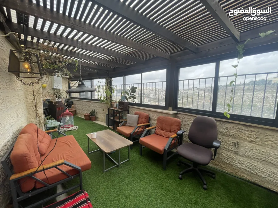 شقة مميزة مفروشة مع تيراسات من جميع الجهات سطح مرحبا  إيجار مفروش او بيع