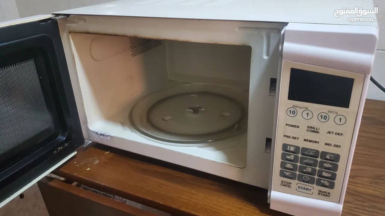 Galanz multi functional microwave oven 30 Litters medium size for sale excellent condition