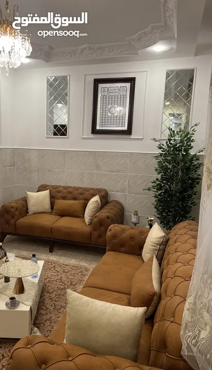 شقة مع حديقة شارع الاردن حي الضياء 140 متر داخلي +90 متر خارجي