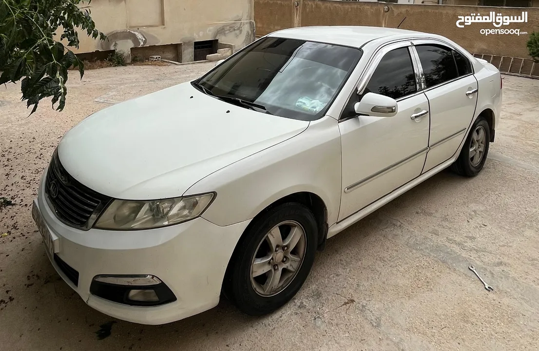 كيا اوبتما لوتسي 2009 لون ابيض بحالة جيدة جدا