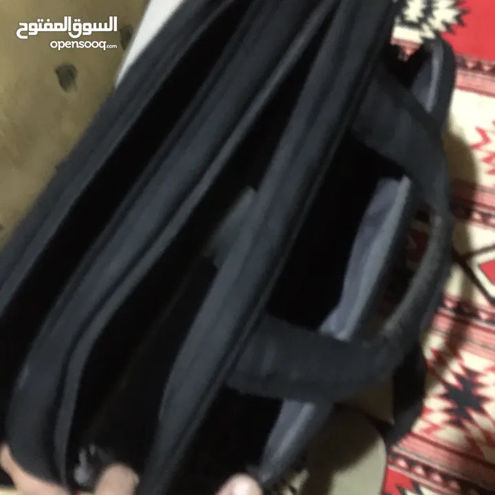 البيع شنطه لاب توب حاجه نضيفه وشغاله كويس