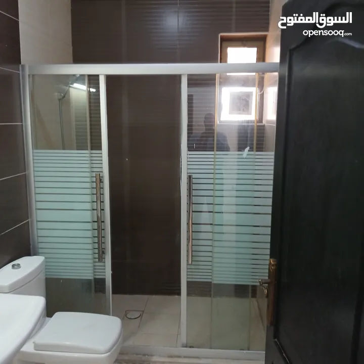 شقه أرضيه في مأدبا / قرب مسجد المسيح