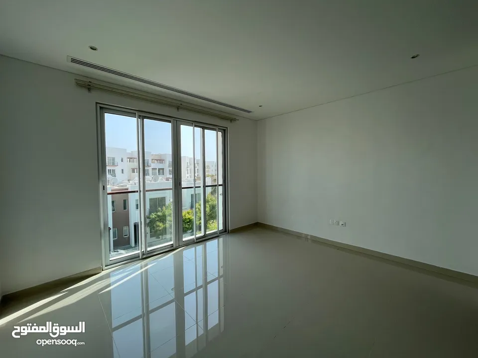 2 BR Luxury Apartment in the Gardens – Al Mouj – for Rent