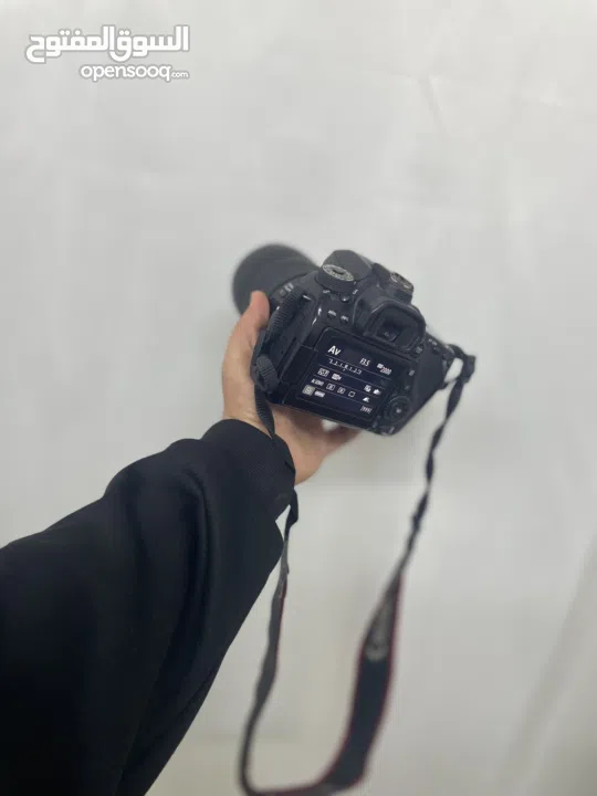 كاميراd80 بحاله الوكاله عدسهmm18-135 مع شاحنها الاصلي وبطاريه الشركه موقعها بالخليل لتواصل