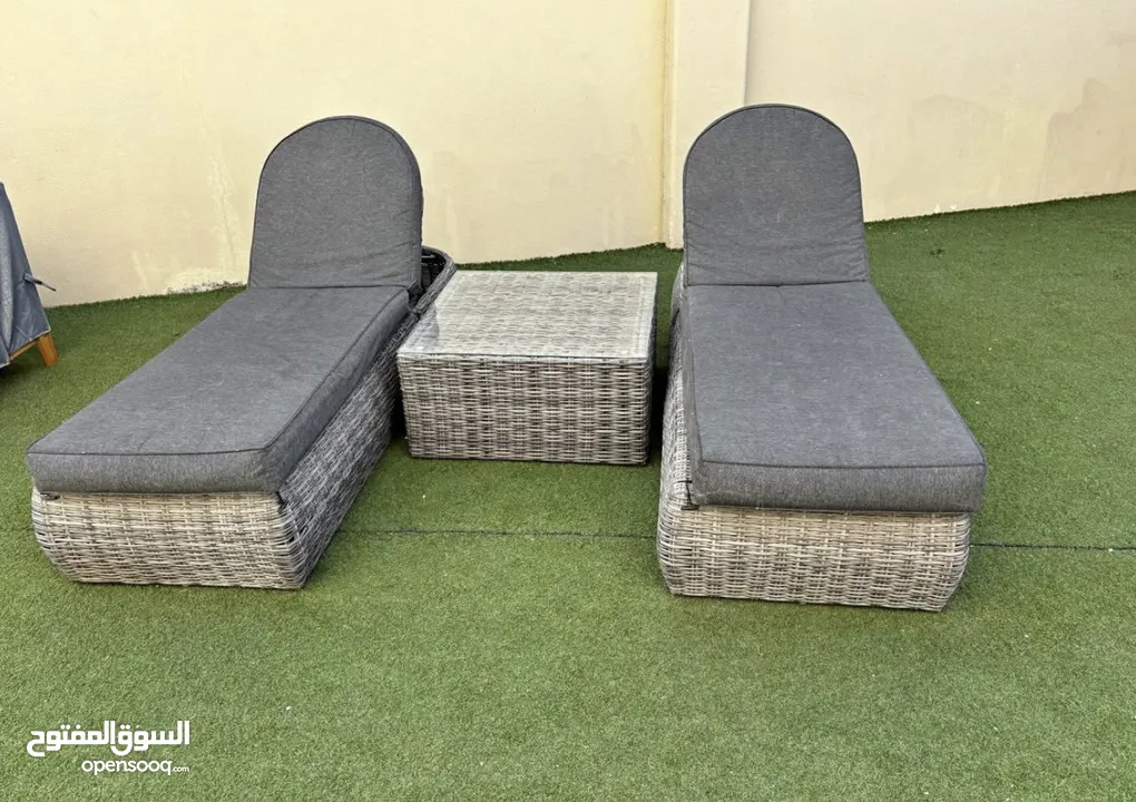 branded recliner sofa set with 2 stools