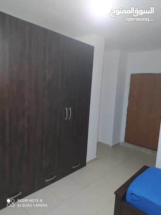 ثلاث غرف نوم مفروشة