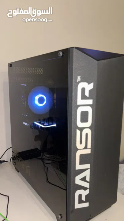 للبيع بي سي قوي مع شاشه مع الماوس والكيبورد