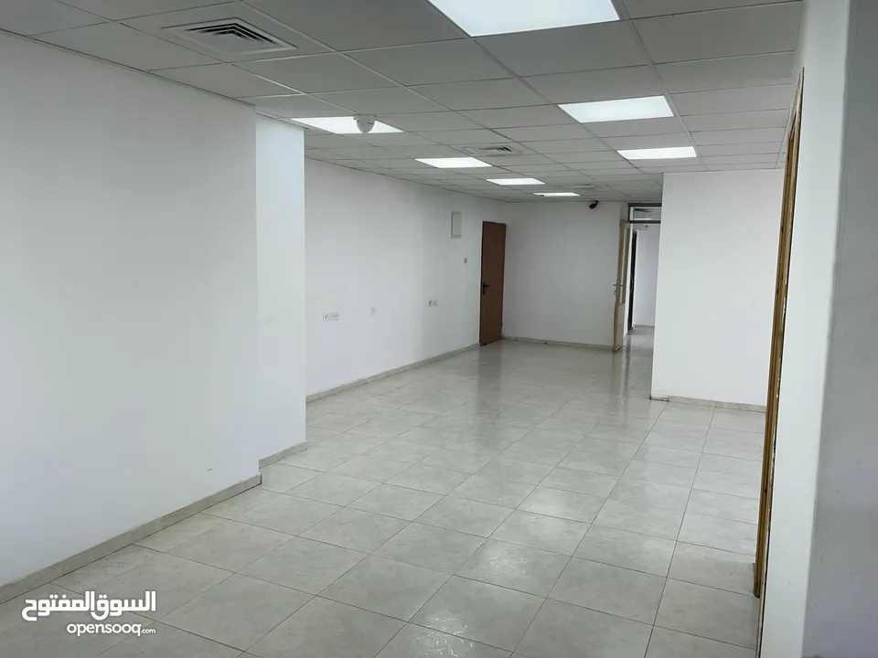 مكتب واسع وسط مدينة رام الله للايجار