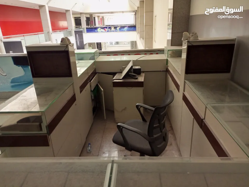 ديكور محل مستعمل للبيع بحاله جيده للبيع