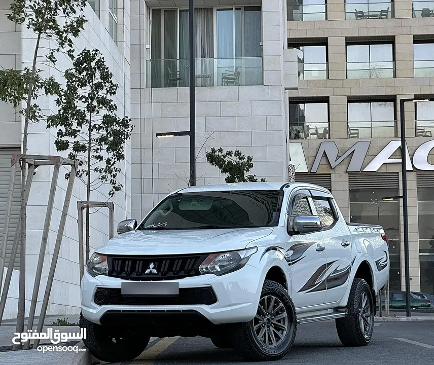 ميتسوبيشي L200 2016 لون ابيض مميزه فحص كامل كرت ابيض 7 جيد دفع رباعي 4x4
