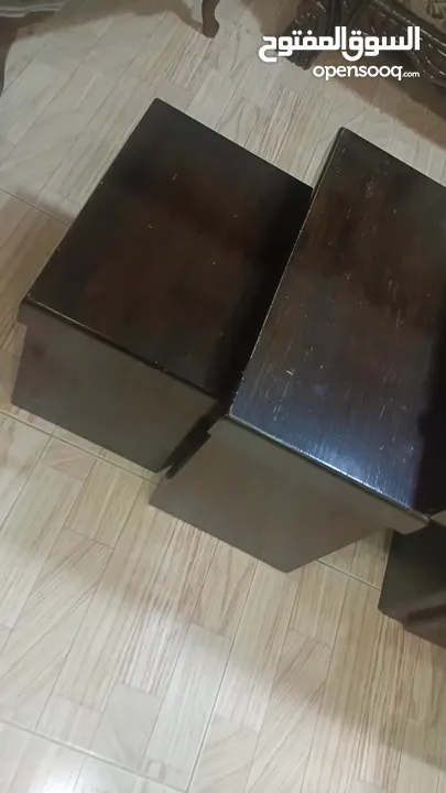 طاولات وسط 1 حجم كبير معها 4 سيرفيس 2 كبير و 2 صغير