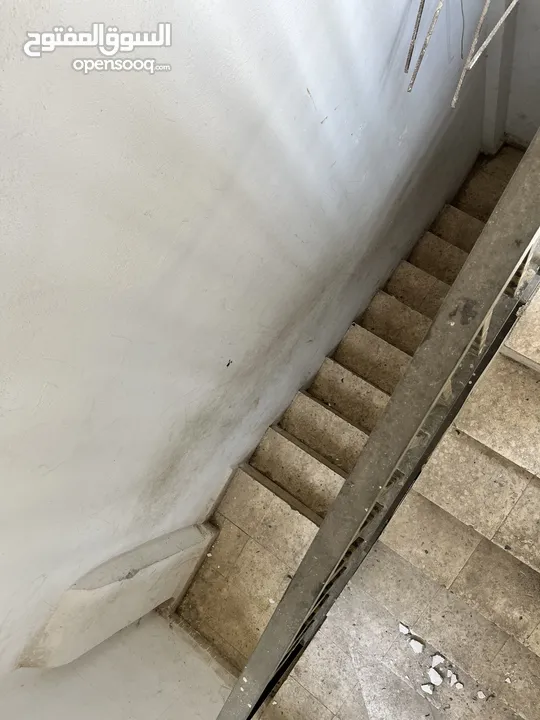 عمارة للبيع ثلاث طوابق من المالك مباشرة في مخيم البقعة