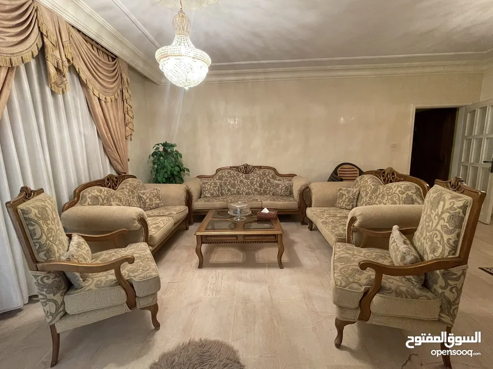طقم كنب غرفة استقبال بحاله ممتازه