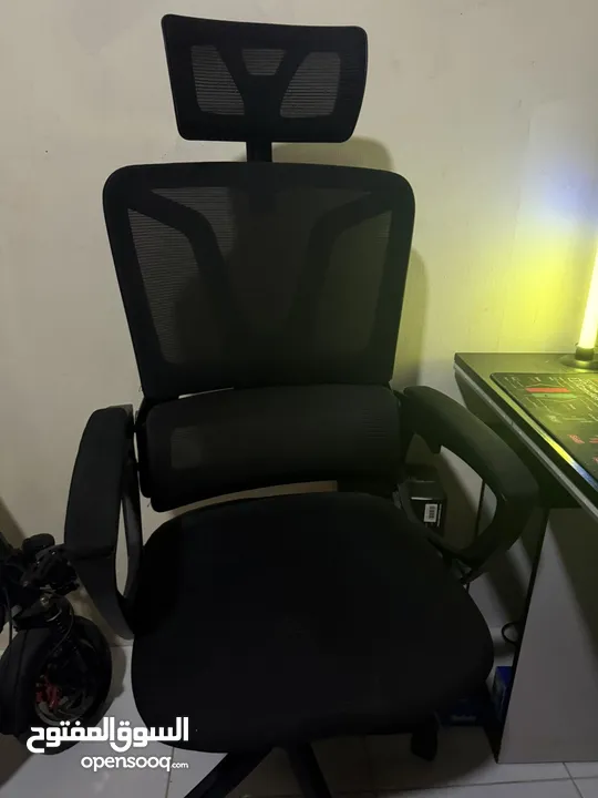 جهاز لابتوب hpمع شاشتين 168hz Lenovo مع طاولة gaming+كرسي gaming + اضاءة spotlight + جميع الملحقات