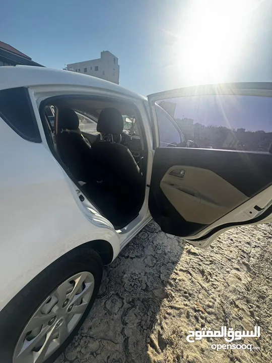 كيا برايد 2014  لون ابيض السيارة ماشا لله مش ناقصها شيء  ماطور 1400  4 غيار السيارة البيع فقط كاش.