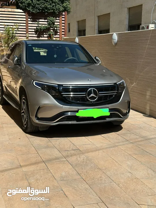 مرسيدس EQC 400 موديل 2022 - عداد 14 ألف كم فقط - بحالة الوكالة-البيع لظروف السفر