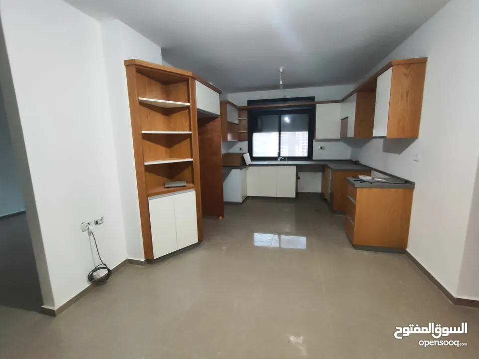 للايجار شقه ديلكس على شارع عين مصباح المؤدي الى الطيره