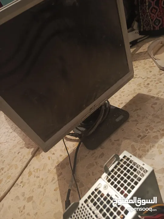 كمبيوتر hp قديم شغال مع شاشه قديمة و شغاله و كل سلاكو