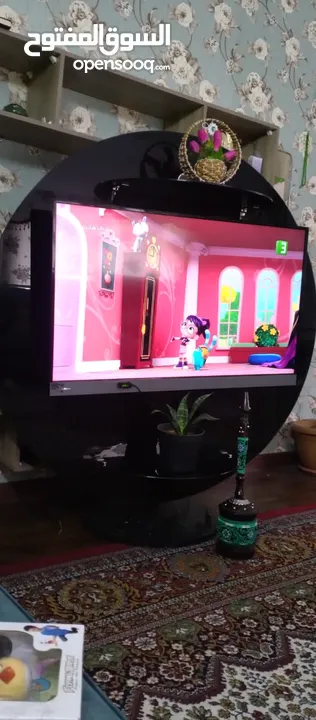 ديكور شاشة  سكريت اسود