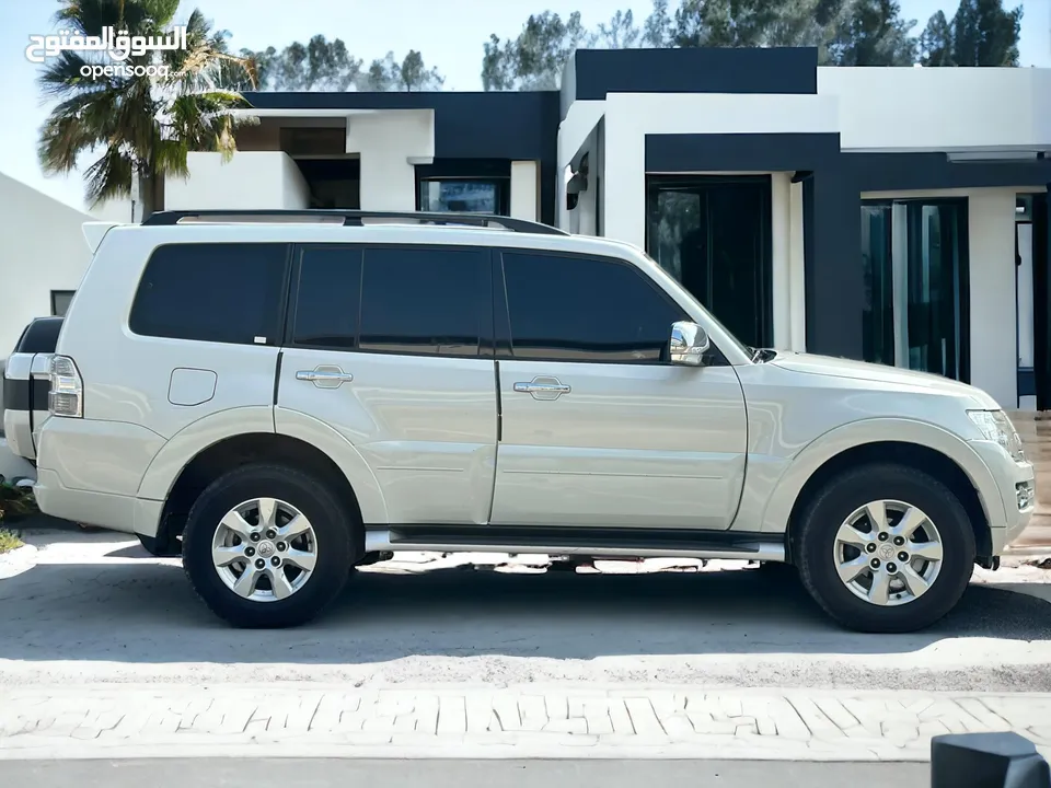 AED 720 PM  MITSUBISHI PAJERO 3.5L V6 GLS  GCC  4WD  0% DOWNPAYMENT