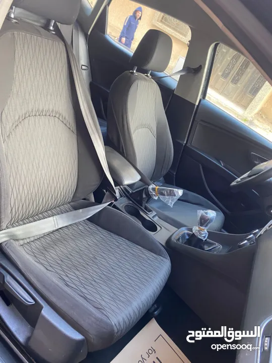 للبيع – سيات ليون 2014