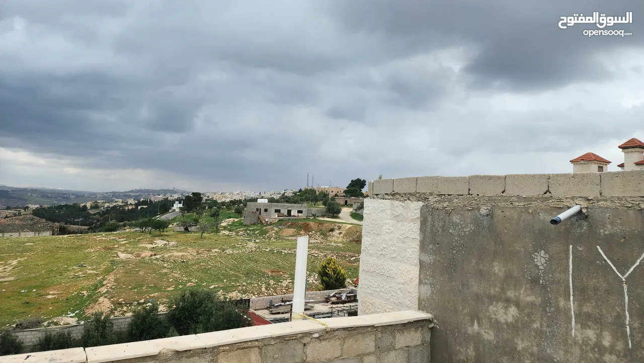 عماره لل: بيت مستقل مكون من ثلاث طوابق مساحة الارض 1117متر مساحة البناء ل