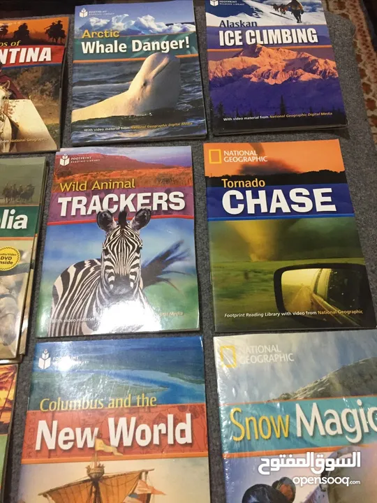 يتوفر مجموعه من مجلات NATIONAL GEOGRAPHIC  لغة انجليزية قطع صغير 15*20سم كل 3 ب دينار