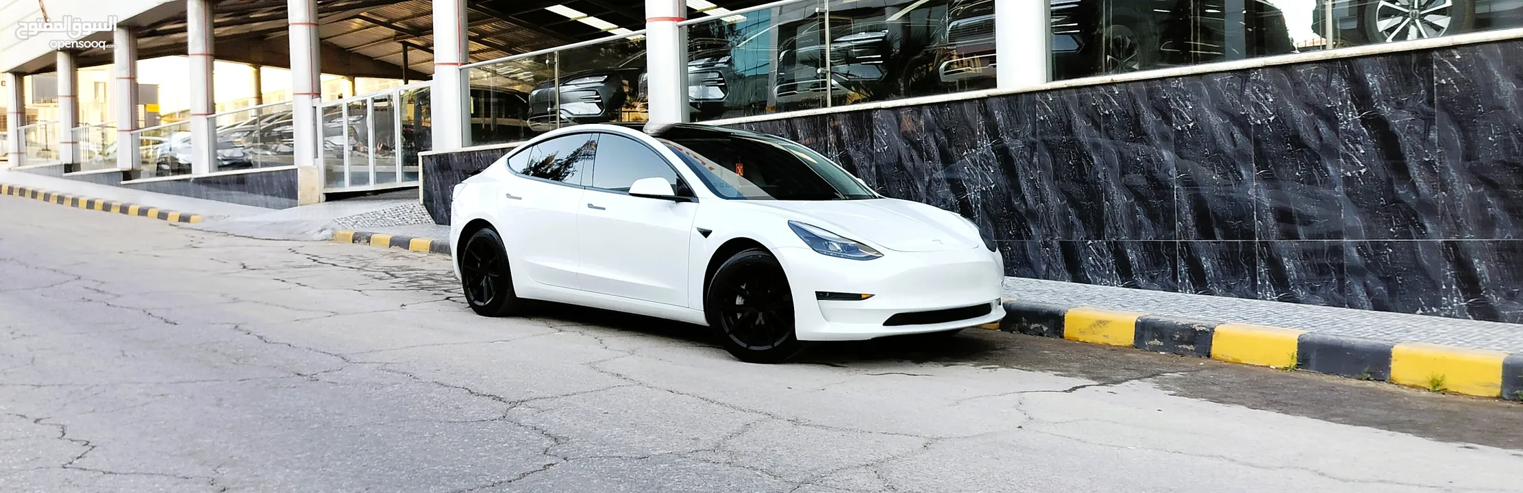 تيسلا 2022 model 3 بحالة الوكالة فحص كامل اوتوسكور +B لون مميز في الحرة للبيع بسعر لقطة ومحرووووق