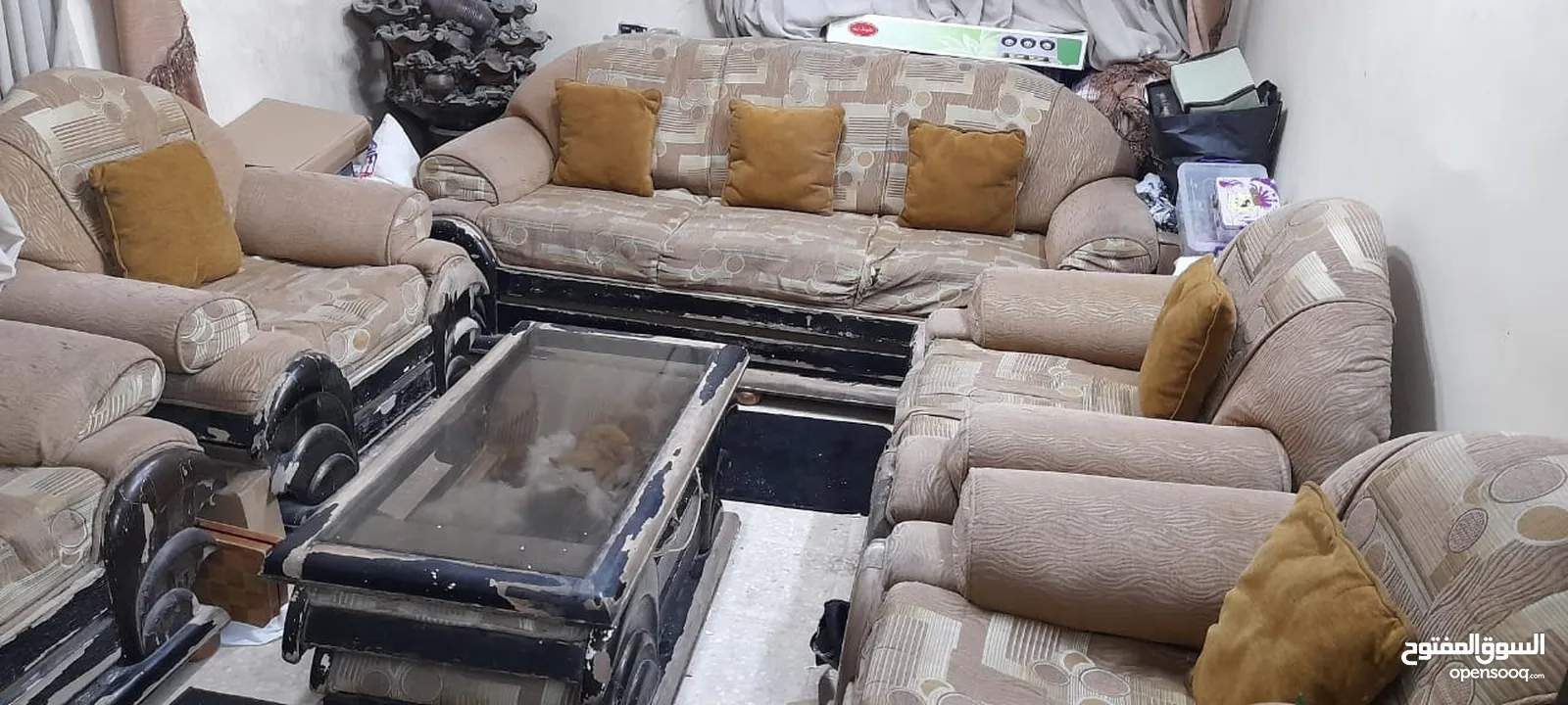طقم كنبايات كويتي خشب زان للبيع ومع طاولة
