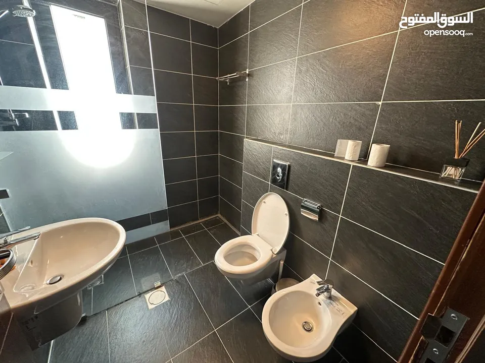شقه مفروشه للأيجار في الدوار الرابع ( Property 42000 )-175064011