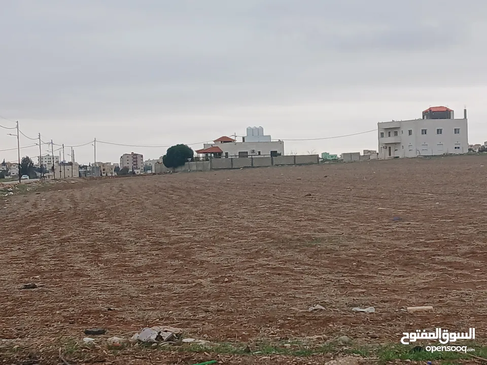 مادبا (الخطابية ) قطع اراضي مفروزة سكنية للبيع من المالك مباشرة بدون وساطات وعمولات منطقة فلل