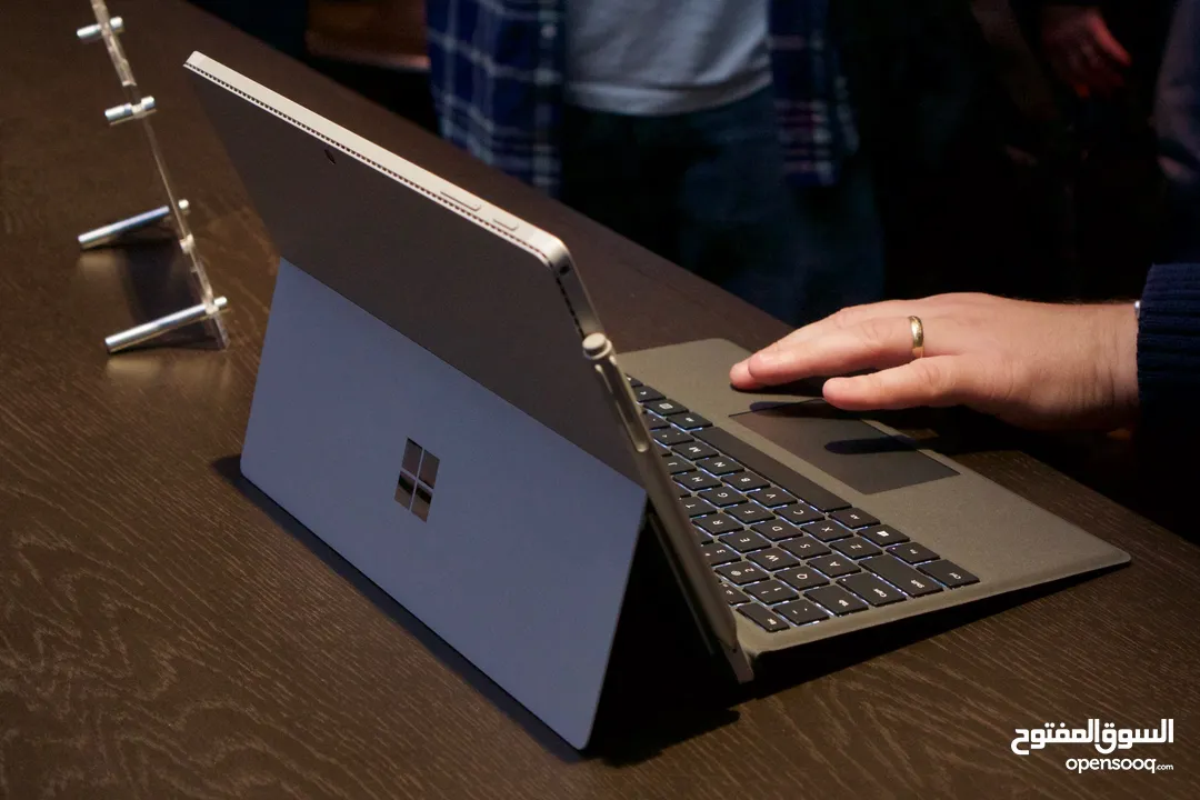 مايكروسوفت سيرفيس Core i7 2in1 بسعر خرافي
