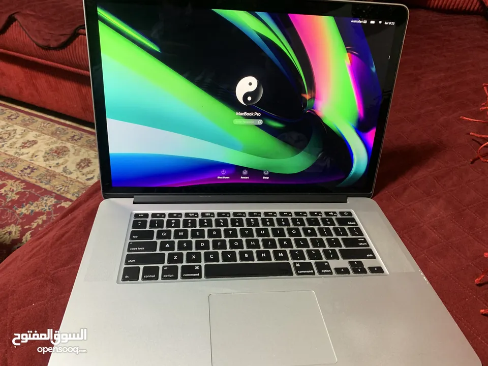 Apple MacBook Pro ( retina ,15 inch .core i7