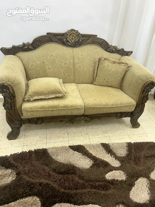 طقم كنب كلاسيك لون بيج