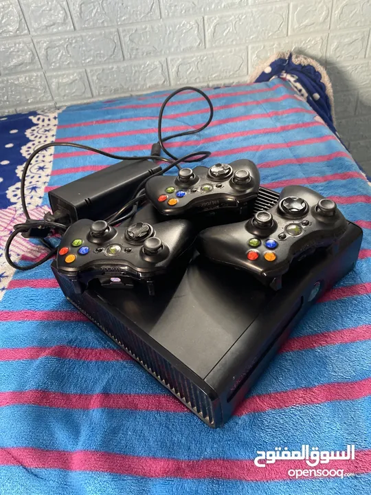 اكس بوكس360 مهكره 512جيجا مع ثلاث ديات 600شيقل