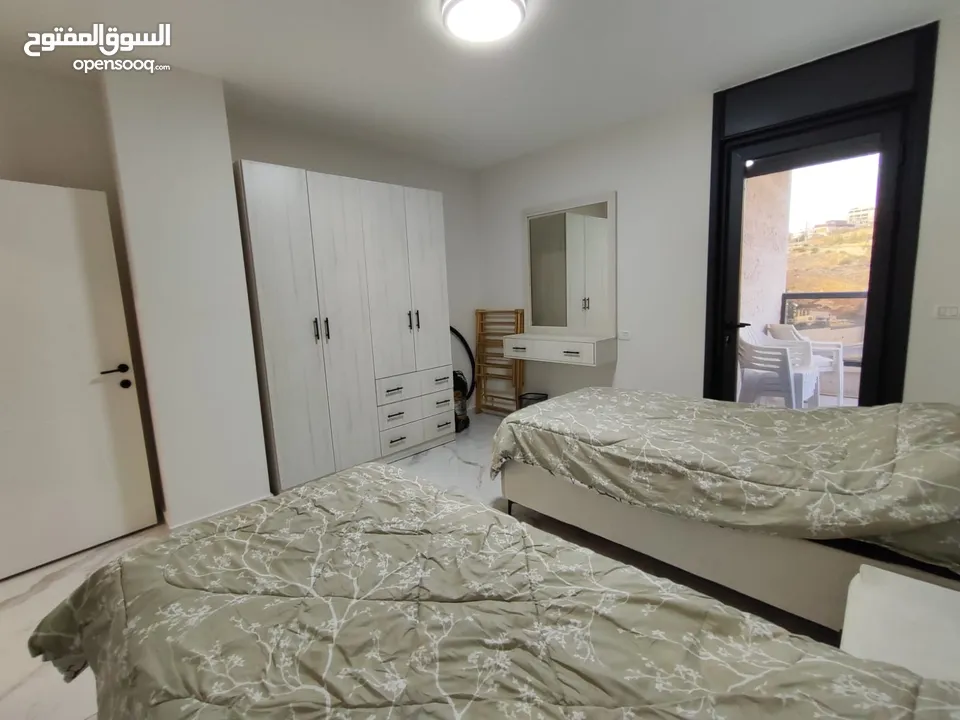 شقة مفروشة جديدة لم تُسكن بعد – سوبر دلوكس الطيرة – خلف مدارس المستقبل