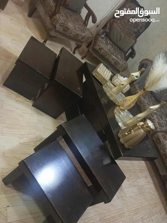طاولات وسط 1 حجم كبير معها 4 سيرفيس 2 كبير و 2 صغير