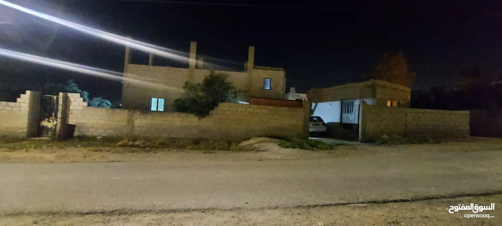 بيت مستقل للبيع في المفرق بلعما الزيتونه  قوشان مستقل  ومسور بلكامل مسطح 140 يبعد عن مدرسة البنات