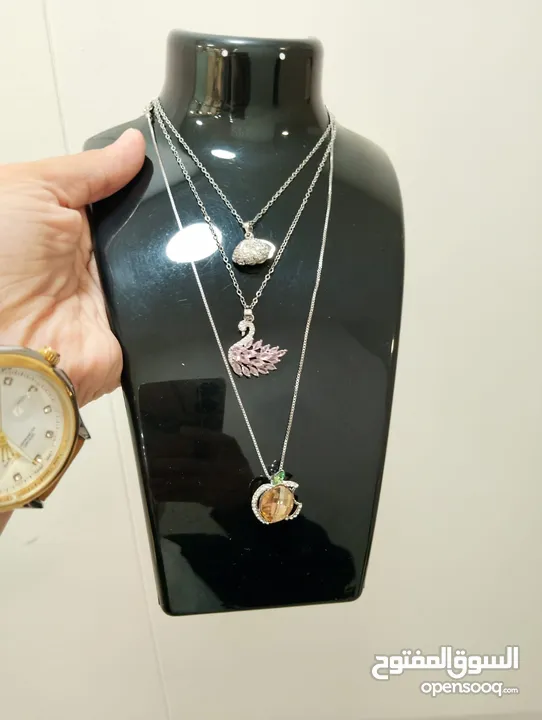 سوار ذهبي فاخر بتصميم أنيق ومميز